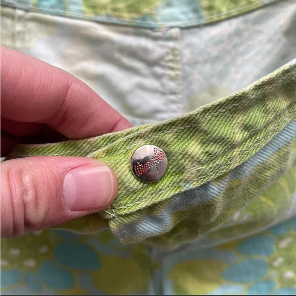 Vintage 70s floral print wrangler jean shorts mini shorts 29” waist blue green - Picture 5 of 7